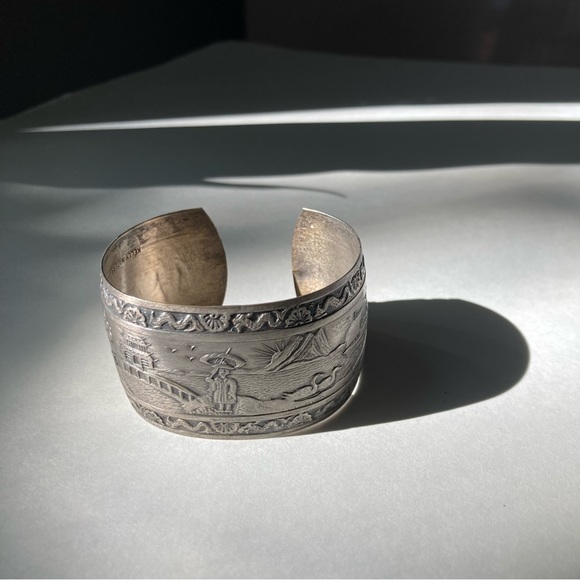 Vintage Kelly Waters Cuff Bracelet with Asian Scene - Picture 6 of 12